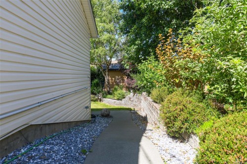 635 Pritchard Rd, Comox, BC 