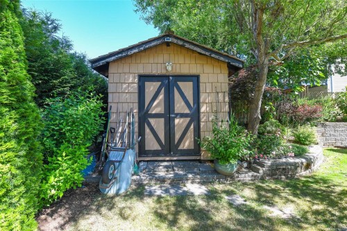 635 Pritchard Rd, Comox, BC 