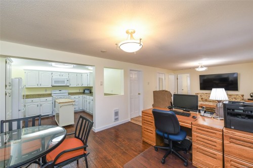 635 Pritchard Rd, Comox, BC 