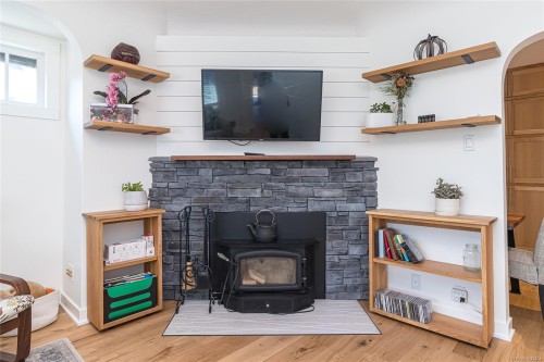 1232 Effingham St, Esquimalt, BC 