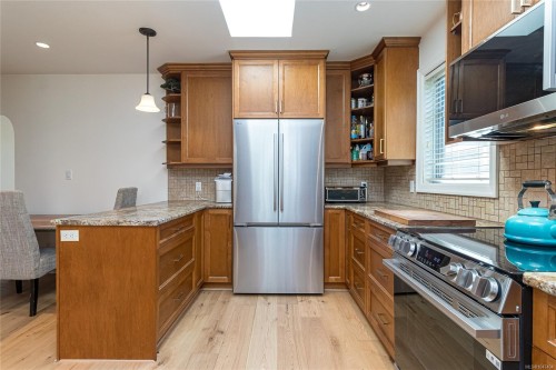 1232 Effingham St, Esquimalt, BC 