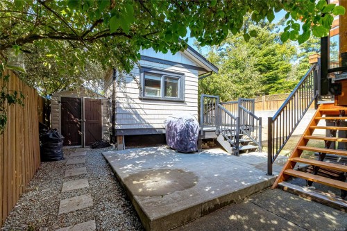 1232 Effingham St, Esquimalt, BC 