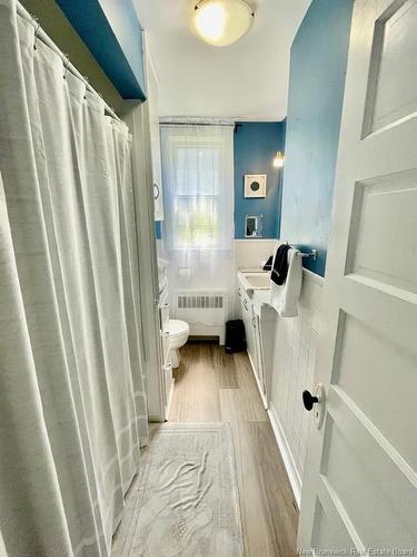 102-104 Lansdowne Ave, Saint John, NB - Indoor Photo Showing Bathroom