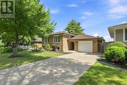 24 BRAE CREST DRIVE  Hamilton, ON L8G 3A6