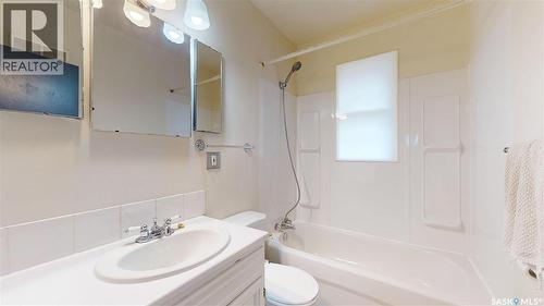 2255 Queen Street, Regina, SK - Indoor Photo Showing Bathroom