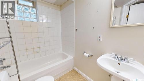 2255 Queen Street, Regina, SK - Indoor Photo Showing Bathroom