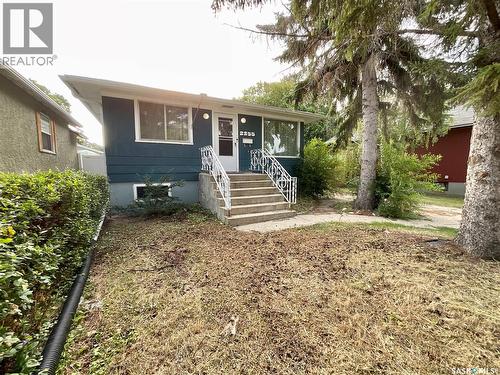 2255 Queen Street, Regina, SK - Outdoor
