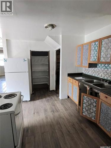 1179 Retallack Street, Regina, SK - Indoor Photo Showing Kitchen With Double Sink