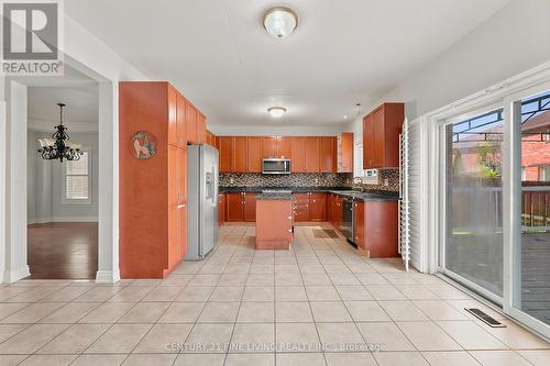 38 Eiffel Boulevard, Brampton, ON - Indoor Photo Showing Kitchen