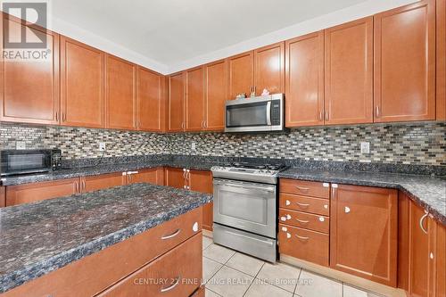 38 Eiffel Boulevard, Brampton, ON - Indoor Photo Showing Kitchen
