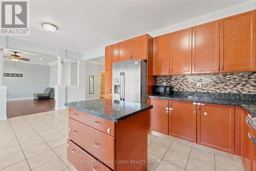 38 Eiffel Boulevard, Brampton, ON - Indoor Photo Showing Kitchen