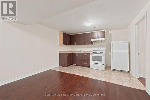 38 Eiffel Boulevard, Brampton, ON - Indoor Photo Showing Kitchen