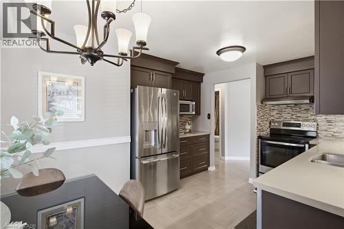 10 Macatee Place, Cambridge, ON - Indoor Photo Showing Kitchen With Double Sink With Upgraded Kitchen