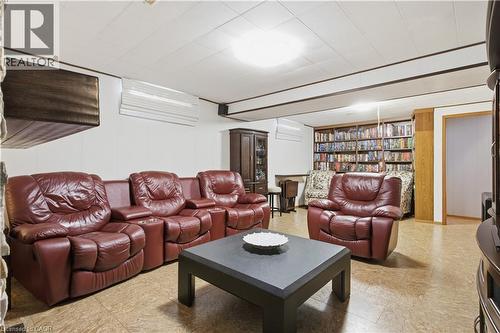 10 Macatee Place, Cambridge, ON - Indoor Photo Showing Living Room