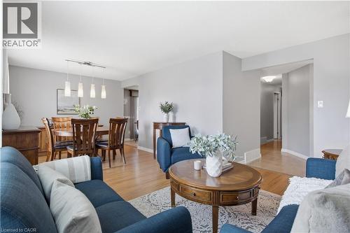 10 Macatee Place, Cambridge, ON - Indoor Photo Showing Living Room