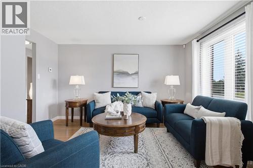 10 Macatee Place, Cambridge, ON - Indoor Photo Showing Living Room