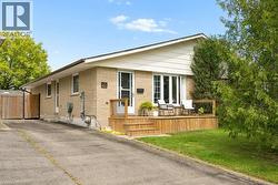 94 MONTEAGLE Crescent  Kitchener, ON N2N 1N1