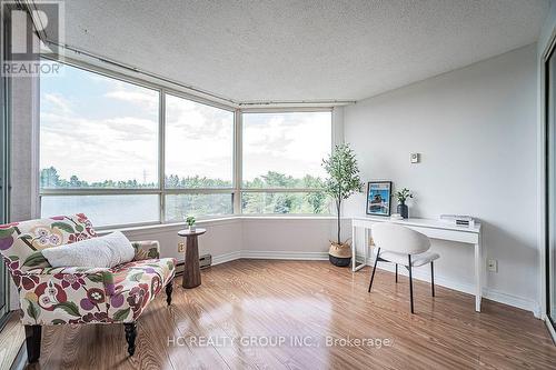 417 - 175 Bamburgh Circle, Toronto, ON - Indoor Photo Showing Living Room