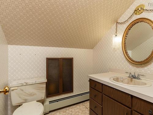 948 Highway 335, West Pubnico, NS - Indoor Photo Showing Bathroom