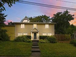 207 Cresthaven Drive  Halifax, NS B3M 4B5