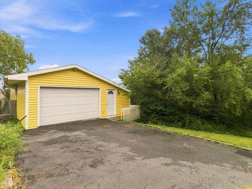 207 Cresthaven Drive, Halifax, NS - Outdoor