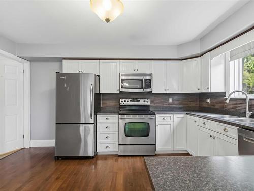 207 Cresthaven Drive, Halifax, NS - Indoor Photo Showing Kitchen With Double Sink