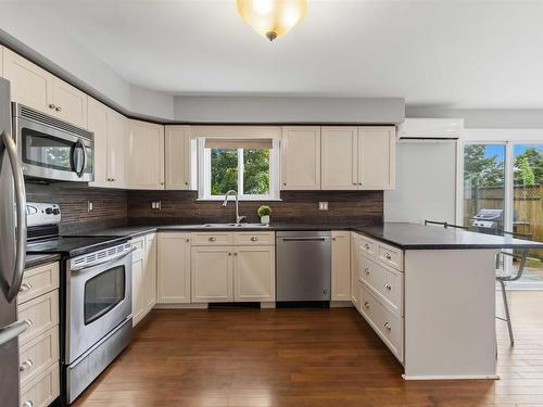 207 Cresthaven Drive, Halifax, NS - Indoor Photo Showing Kitchen With Double Sink
