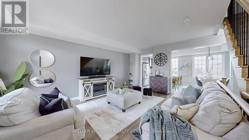 189 HARDING PARK STREET  Newmarket, ON L3Y 0E3