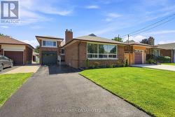 7 ALLISON DRIVE Toronto, ON M8Z 3Z9