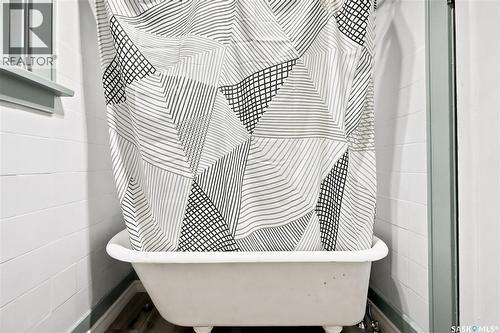 3300 Victoria Avenue, Regina, SK - Indoor Photo Showing Bathroom