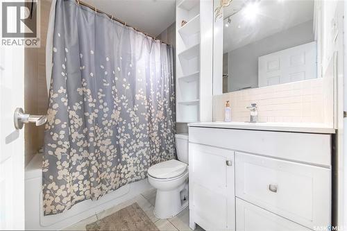 902 Steeves Avenue, Saskatoon, SK - Indoor Photo Showing Bathroom