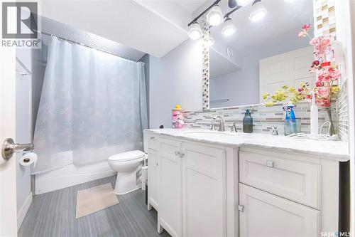 902 Steeves Avenue, Saskatoon, SK - Indoor Photo Showing Bathroom