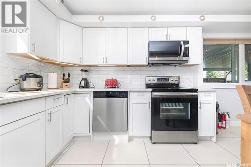 902 Steeves Avenue, Saskatoon, SK - Indoor Photo Showing Kitchen With Stainless Steel Kitchen With Upgraded Kitchen