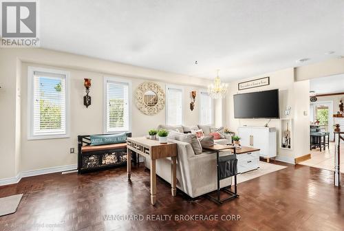 111 Grapevine Road, Caledon, ON - Indoor Photo Showing Living Room