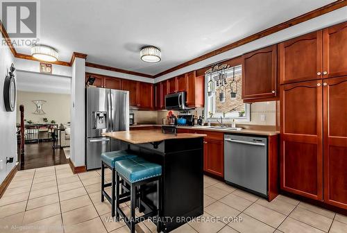 111 Grapevine Road, Caledon, ON - Indoor Photo Showing Kitchen With Double Sink