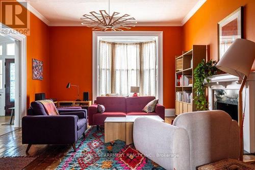 58 Wellington Street S, Hamilton, ON - Indoor Photo Showing Living Room