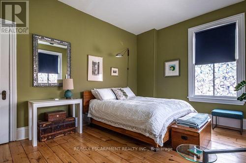 58 Wellington Street S, Hamilton, ON - Indoor Photo Showing Bedroom