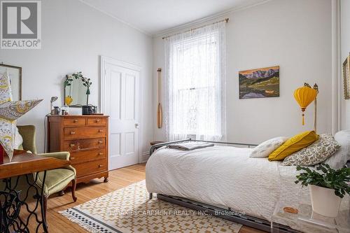 58 Wellington Street S, Hamilton, ON - Indoor Photo Showing Bedroom