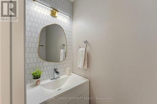 39 Ready Way, Ottawa, ON - Indoor Photo Showing Bathroom