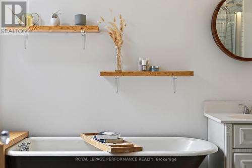 72 Springfield Road, Ottawa, ON - Indoor Photo Showing Bathroom