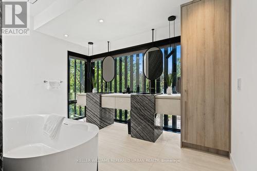 27 Berkinshaw Crescent, Toronto, ON - Indoor Photo Showing Bathroom