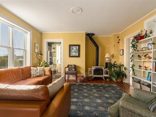 33 Cuisack Street, Dartmouth, NS - Indoor Photo Showing Living Room