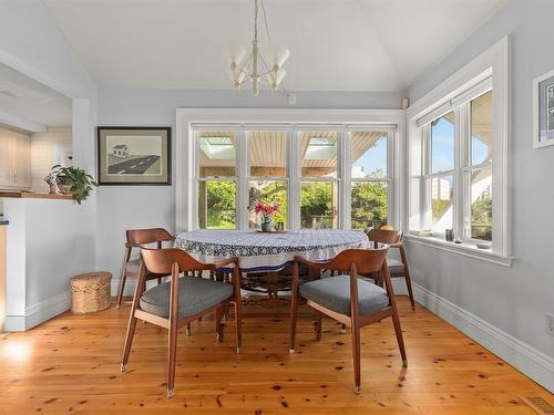 33 Cuisack Street, Dartmouth, NS - Indoor Photo Showing Dining Room