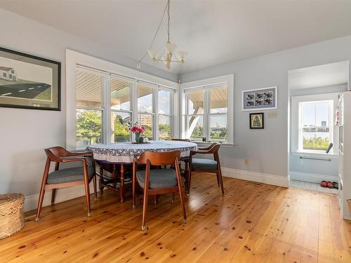 33 Cuisack Street, Dartmouth, NS - Indoor Photo Showing Dining Room