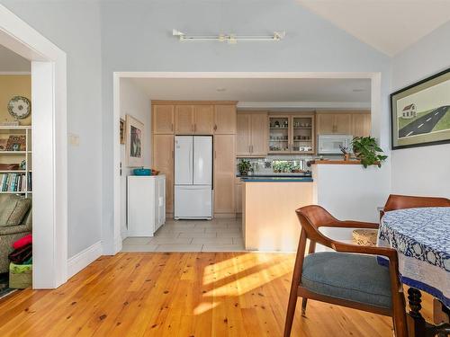 33 Cuisack Street, Dartmouth, NS - Indoor Photo Showing Kitchen