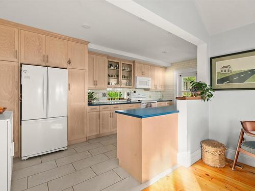 33 Cuisack Street, Dartmouth, NS - Indoor Photo Showing Kitchen