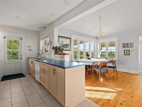 33 Cuisack Street, Dartmouth, NS - Indoor