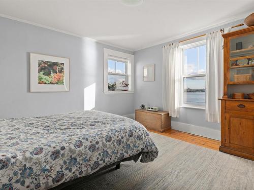 33 Cuisack Street, Dartmouth, NS - Indoor Photo Showing Bedroom