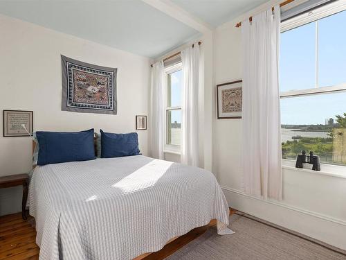 33 Cuisack Street, Dartmouth, NS - Indoor Photo Showing Bedroom