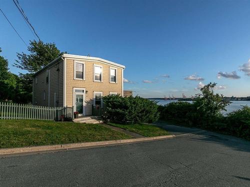 33 Cuisack Street, Dartmouth, NS - Outdoor